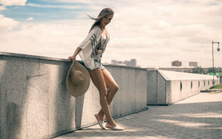Woman hat handbag beach city - aramenta dianthe vail free wallpaper