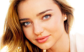 Woman blueeyes necklace posing naturalistic - blue eye and a necklace free wallpaper