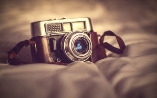 Camera bed pillow strap polaroid - top of a bed next free wallpaper