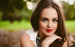 Daphne mcclure portrait bokeh redlips - a red lipstick free wallpaper