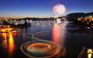 Fireworks water city night reflection - bruce munro free wallpaper