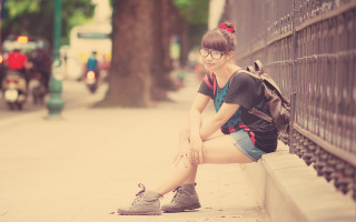 Woman sitting wall backpack crossed - a backpack free wallpaper