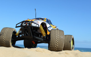 Large truck sand ocean day - the sand free wallpaper