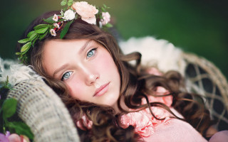 Young girl flower crown bouquet - a young girl free wallpaper