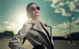 Woman trench coat sunglasses sunset - a picture free wallpaper for desktop