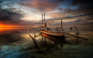 Boat water sunset cloudy sky 6 - water under a cloudy sky free wallpaper