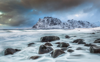 Rocky beach mountain cloudy sky 2 - a rocky beach free wallpaper