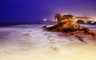 Almada negreiros beach rock formation - a rock formation in the middle of it free wallpaper