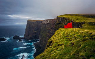 Woman red dress cliff ocean 3 - a cliff free wallpaper for desktop