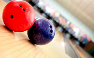 Bowling balls bowling alley moon - andries stock free wallpaper