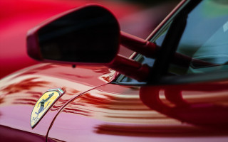 Red car ferrari emblem shallow - bernardo cavallino free wallpaper for desktop