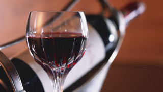 Wine glass bottle still life 2 - a bottle of wine free wallpaper