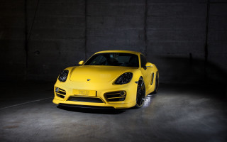Yellow sports car dark garage - de stijl free wallpaper