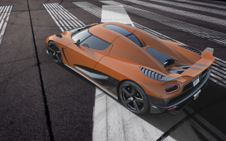 Sportscar racetrack driver wing panfuturism - a sports car free wallpaper