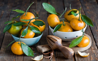 Bowl oranges lemons wooden table - a wooden table free wallpaper