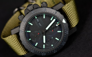 Green watch black surface matte - number free wallpaper