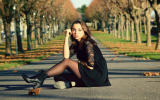 Woman sitting skateboard park city - camille bouvagne free wallpaper