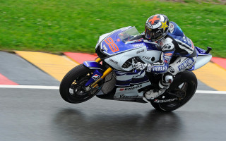 Motorcycle rider rain race track - a motorcycle free wallpaper