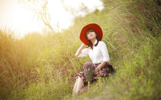 Woman red hat tall grass - closed free wallpaper