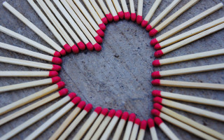 Heart matches cement red florianne - a heart free wallpaper