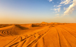 Desert tracks cloudy sky dusk - a few cloud free wallpaper