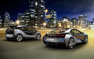 City street night cars skyline - a city skyline in the background free wallpaper