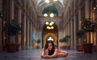 Woman red dress floor building - a woman free wallpaper