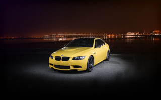 Yellow car parking lot night - a parking lot free wallpaper