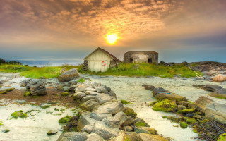 Rocky beach sunset cloudy sky 2 - a rocky beach free wallpaper