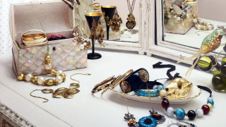 Table mirror jewelry purse reflection - a flemish baroque free wallpaper