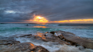Sunset ocean waves rocks beach 2 - a sunset over the ocean free wallpaper