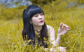 Woman field blurry flower grass - her face free wallpaper for desktop