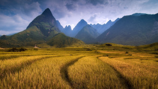 Mountain trail landscape blue sky - andrew law free wallpaper