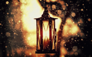 Lantern rainy night bokeh christmas - radiant free wallpaper
