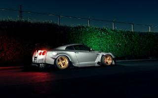 Car fence night lights green - rim free wallpaper