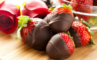 Chocolate strawberries roses flowers still - strawberry free wallpaper