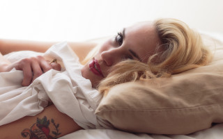 Woman tattoo bed promotional realistic - bed free wallpaper