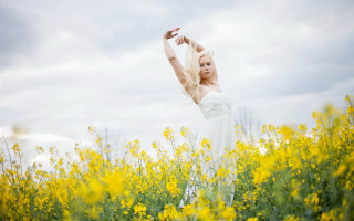 Woman white dress yellow flower - yellow flower free wallpaper