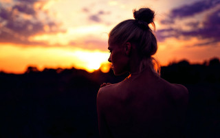 Woman sunset backlighting fiery hair - a photo free wallpaper