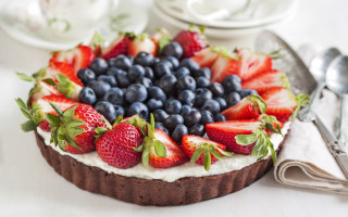 Birthday cake strawberries blueberries tea - a cake free wallpaper