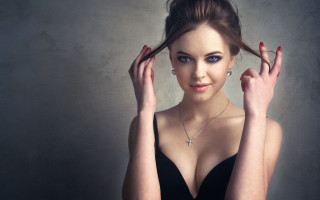 Woman black dress necklace hair - eye free wallpaper