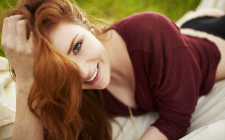 Woman smiling blurry redhair portrait - the wind free wallpaper