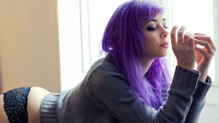 Purple hair gothic couch woman - a couch free wallpaper