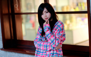 Woman holography portrait checkered plaid - fei danxu free wallpaper