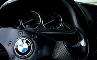Bmw steering dashboard monochrome cellphone - shallow free wallpaper for desktop