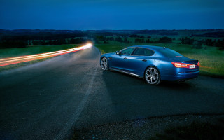Blue car night road light - constant permeke free wallpaper