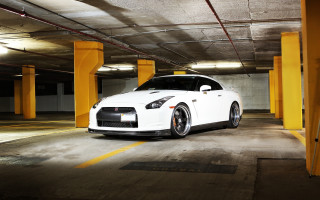 White car yellow pillars black - a parking garage free wallpaper