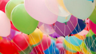 Balloons floating blurry background pastel - free happy birthday wallpaper
