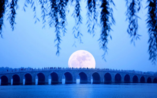 Full moon bridge arches people - full moon free wallpaper