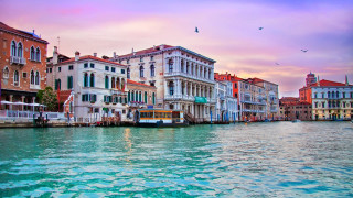 River bus city sky bird - canaletto free wallpaper